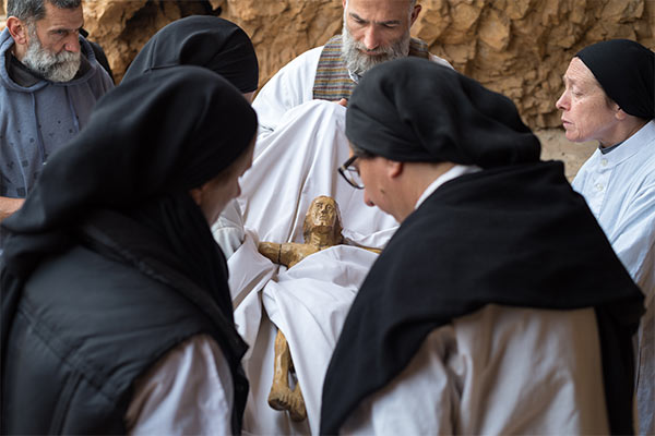 The Descent from the Cross: the statue of Christ’s body will be brought back into the monastery.