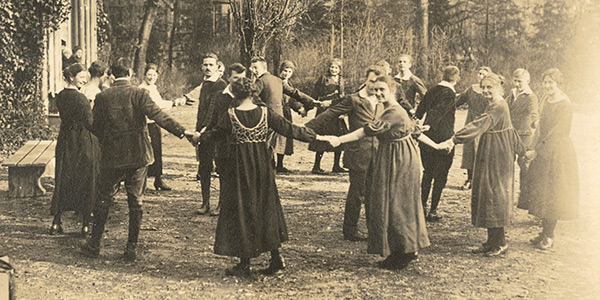 German youth folk dancing