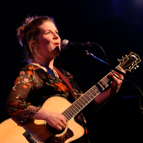 Dar Williams singing on NPRs Mountain Stage