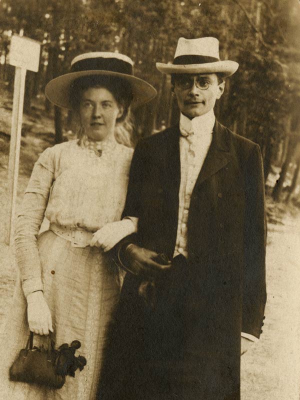 Eberhard and Emmy Arnold as an engaged couple, 1908