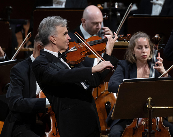 violinist Gil Shaham performing