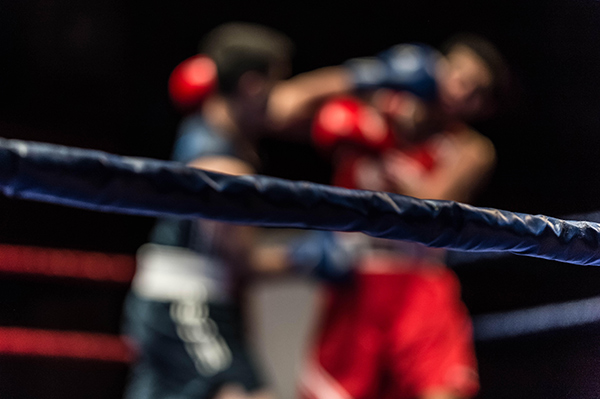 two men boxing