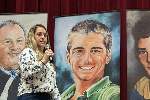 Randi Kelder speaking at a school assembly