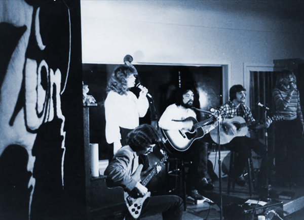 Rich Mullins playing with his band