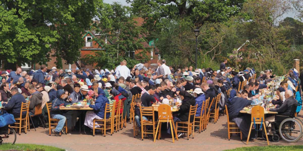 Picnic in Darvell Bruderhof