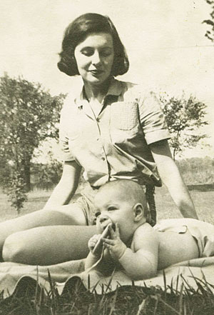 Sibyl with her daughter in 1955
