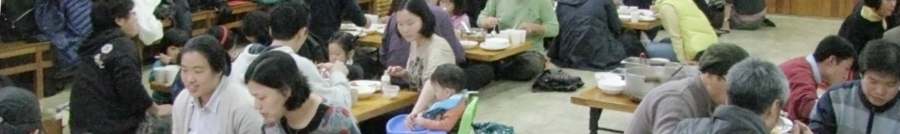Photo of mealtime in Jesus Abbey