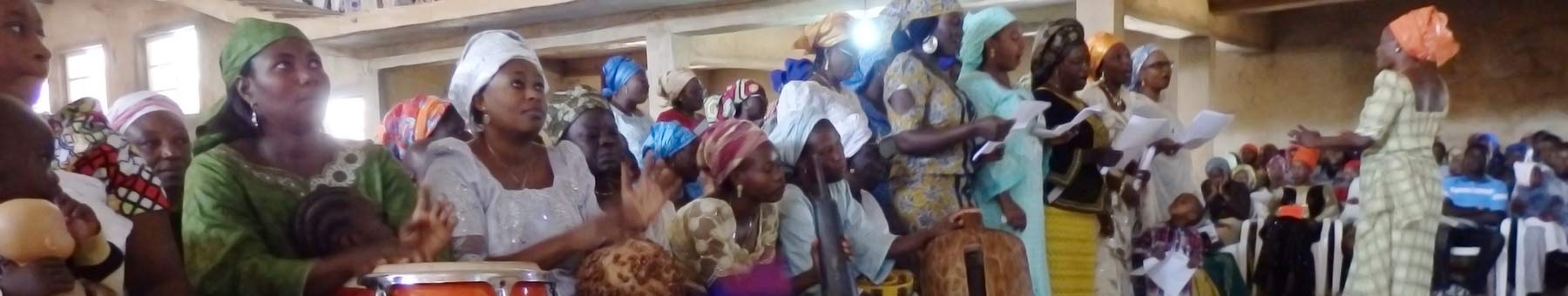 nigerian congregation worshipping