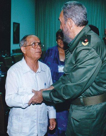 Raul Suárez and Castro at a meeting with Cuban church leaders.