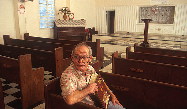 Raúl Suárez in his church in Havana.