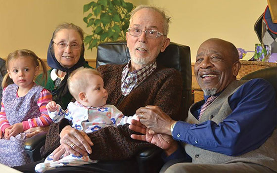 손주들, 존 퍼킨스와 함께