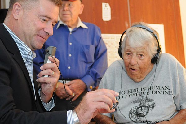 Chris Gibson visiting Ruth Milliot, the oldest female US Marine veteran, in 2014.