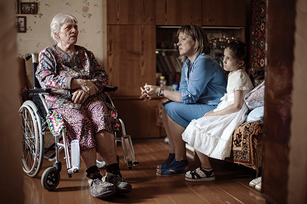 Alla Lutskevich and her daughter visiting a parishioner