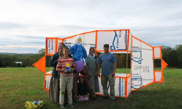 Watch a video about the biggest kite
