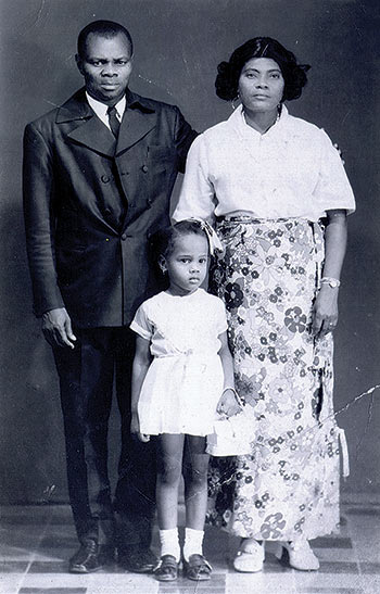 Edwidge con sus padres