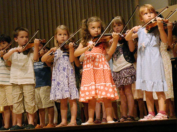 children playing violin