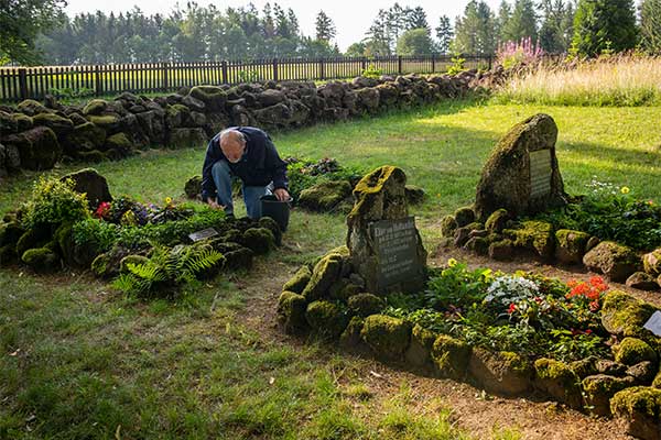Tending a Bruderhof grave in Germany