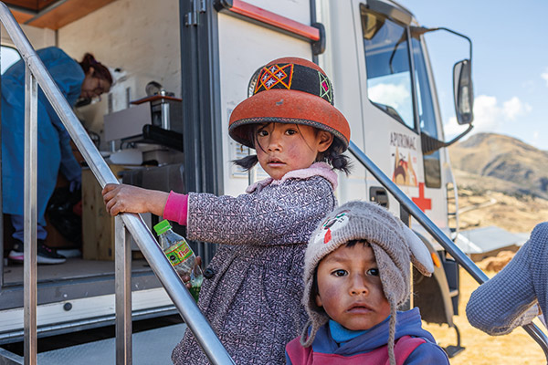 indigenous Quechua children