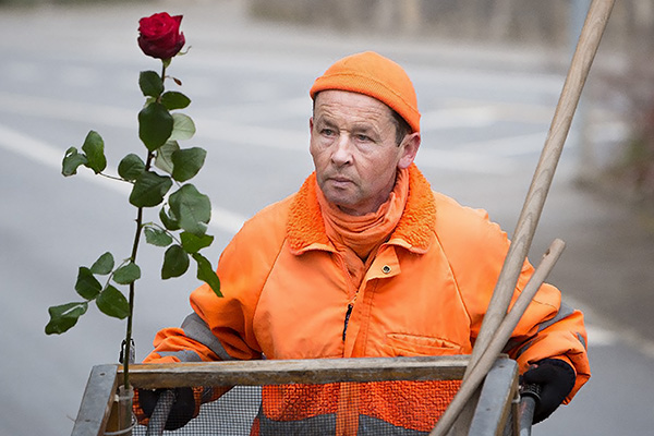 Streetsweeper with rose