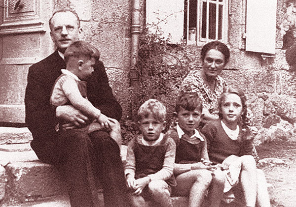 André Trocmé with his family