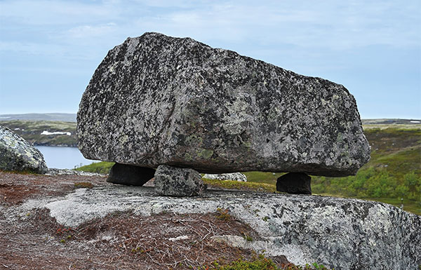 Large rock on smaller rocks